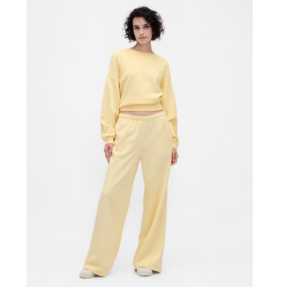 GAP Pants - GAP butter yellow fleece sweat set